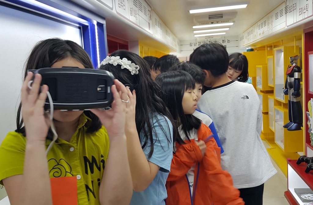 어린이들의 VR 체험